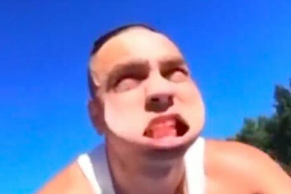 NAJBRŽI BAJKER NA SVETU ILI SAMO BUDALA? Svi ostali u ŠOKU nakon ovog snimka! (VIDEO)