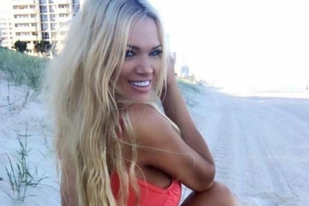 ĐINA (51) JE NAJVRELIJA BAKA NA SVETU: Muškarci je stalno prose, a kad se skine u bikini nastaje HAOS! (FOTO)