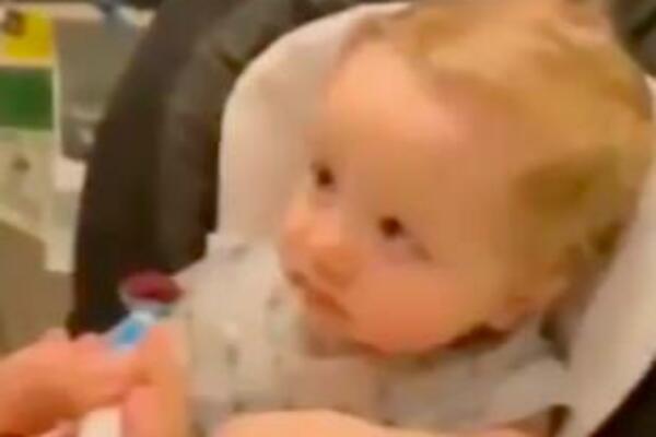 DA LI SI OZBILJNA? Baka pokušala da nahrani unuka, njegov POGLED govori SVE! (VIDEO)