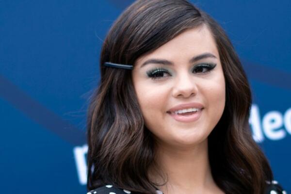 "BILO JE TEŠKO DISATI ALI NE BIH MENJALA SVOJ ŽIVOT": Selena Gomez najavila svoj autobiografski film!