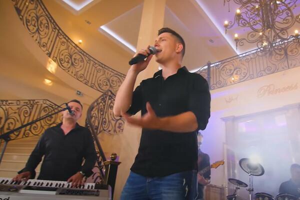 POZNATE NARODNE PESME U IZVEDBI DIJAMANTI BENDA: Da li ste preslušali ove obrade?