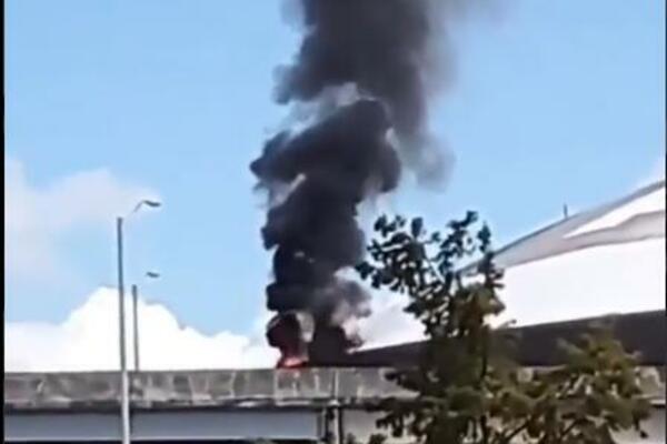 GORI KROV STADIONA U NJU ORLEANSU: Gust dim se ŠIRI! (VIDEO)