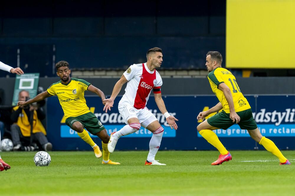 BRILJANTNA PARTIJA: Ajaks pobedio, Tadić ušao u istoriju holandske lige (FOTO)