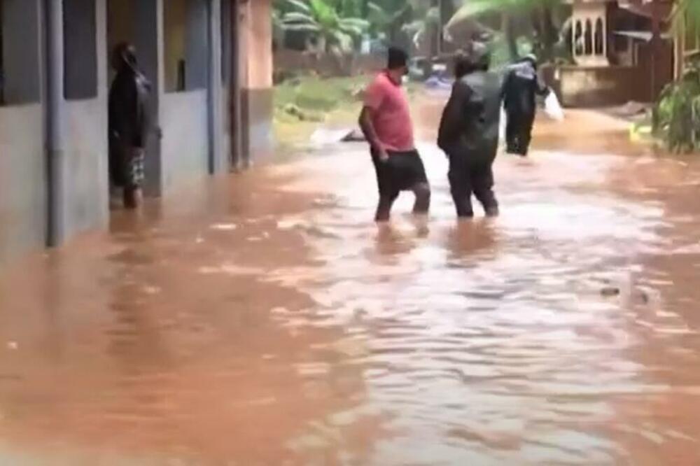 MONSUNSKE KIŠE U INDIJI: Najmanje 180 ljudi izgubilo život (VIDEO)