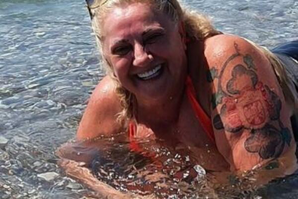 MAMA BEOGRADSKOG ASFALTA JE BILA SIMBOL SE*S BOMBE! Čipkasti veš, halteri i grudi koje KIPE: NAMESTILA SE NA KAUČU!