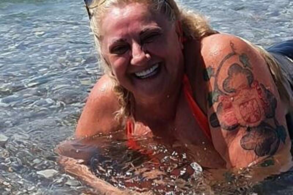 MAMA BEOGRADSKOG ASFALTA JE BILA SIMBOL SE*S BOMBE! Čipkasti veš, halteri i grudi koje KIPE: NAMESTILA SE NA KAUČU!