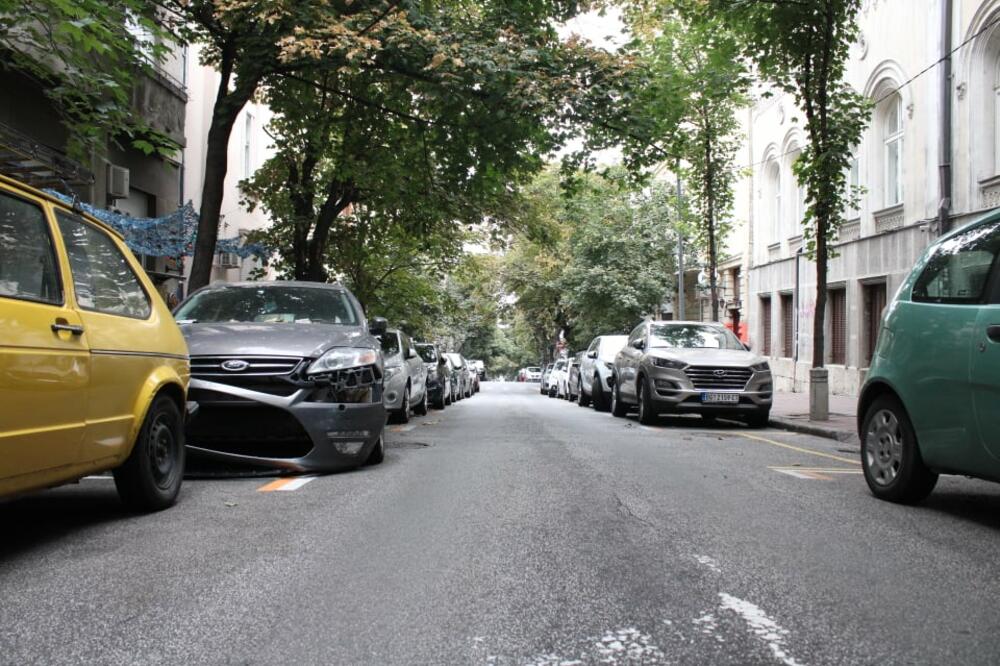 GORE MREŽE ZBOG KAZNE KOJU JE DOBIO HRVAT, LAVINA KRENULA: Šta je parkirao, PODMORNICU? (FOTO)