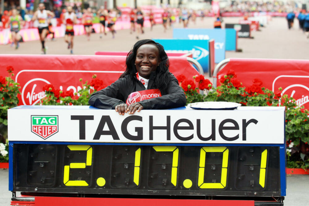 SVETSKA REKORDERKA U MARATONU ZAVRŠILA KARIJERU: Dosta joj borbe sa povredama!