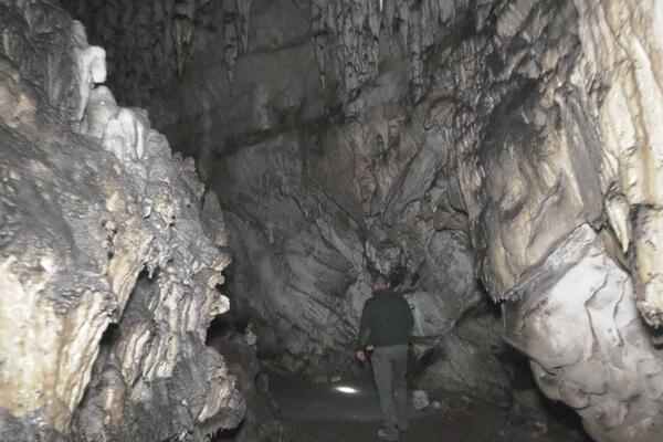 OVAJ SISTEM JE JEDINSTVEN U SRBIJI: Tu je čarobna voda, na svakoj steni senke stvaraju misteriozne likove (FOTO)