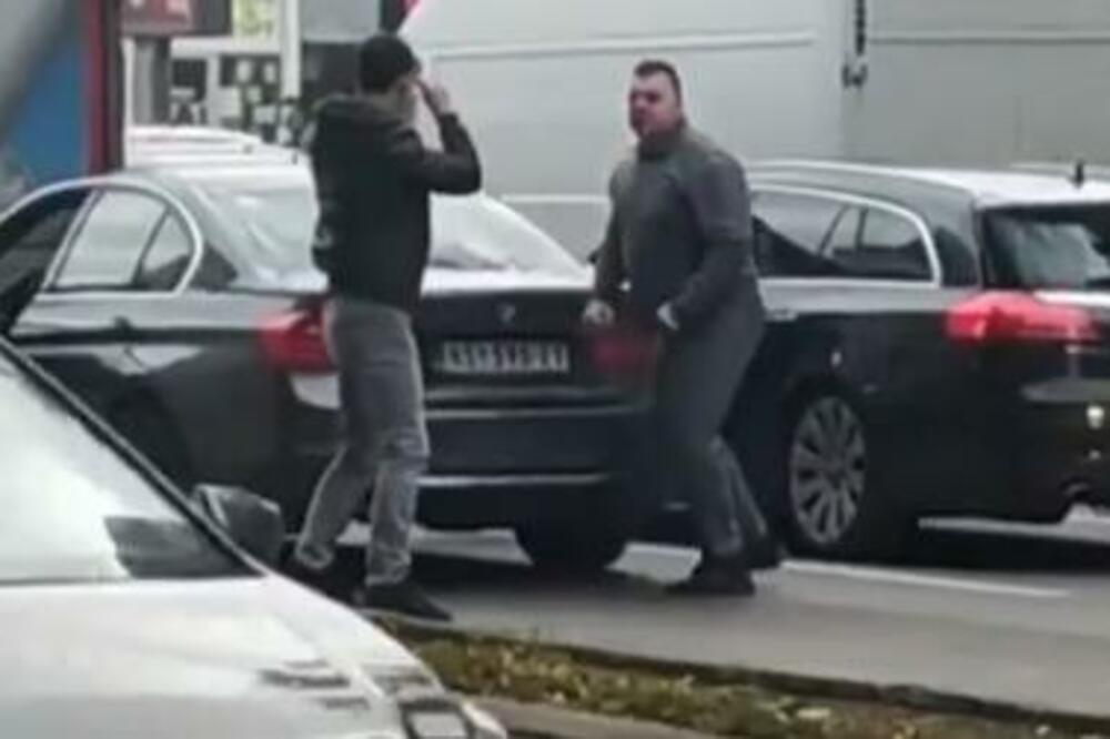 OVAKVO SAOBRAĆAJNO LUDILO NE PAMTIMO! Vozači čekali zeleno svetlo na Futoškom putu - usledila je MAKLJAŽA! (VIDEO)