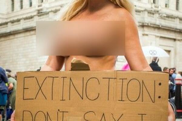 GOLA SA GRUDIMA NA IZVOL'TE REKLA "NE" KLIMATSKIM PROMENAMA: Zarađuje i na ONLY FANSU, evo šta planira S TIM FOTO