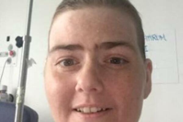 LAURA (38) UZELA PARACETAMOL PA ZAVRŠILA U HITNOJ, BORILI SU SE ZA NJEN ŽIVOT: Sada živi sa posledicama (FOTO)