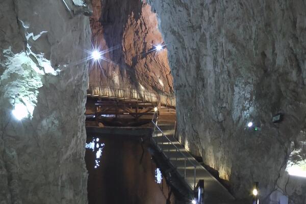OVO JE NAJPOSEĆENIJA LOKACIJA U SRBIJI: Impresivan speleoški objekat u kom su se davno skrivali hajduci (FOTO)
