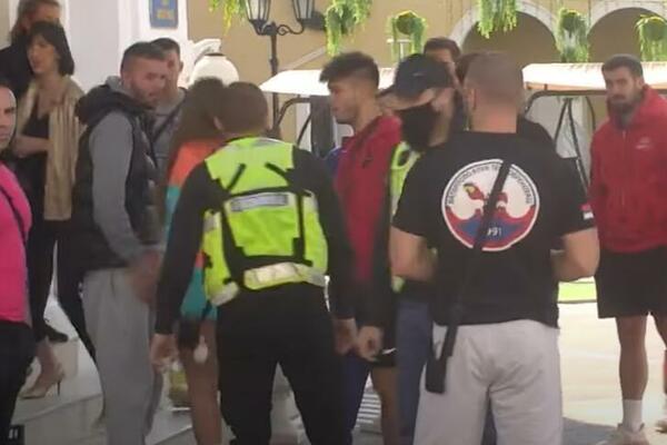 DEJAN I BELI PRSA U PRSA REŽE JEDAN NA DRUGOG: Umešala se Dalila, reagovalo i OBEZBEĐENJE! (VIDEO)