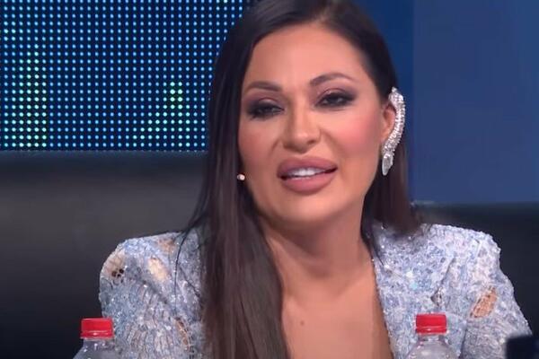 KARLEUŠA OBEĆALA, CECA ISPUNILA: Ražnatovićeva prišla ženi iz publike i URUČILA joj poklon umesto JK! (VIDEO)