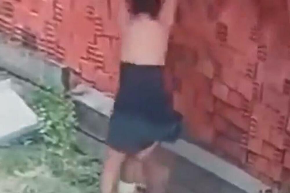 ZID SE OBRUŠIO NA DETE! U pravom času majka je postavila leđa i spasila ga od JEZIVOG ISHODA! (VIDEO)