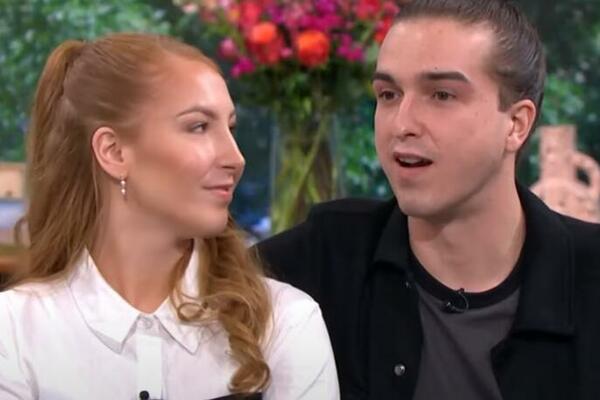 PRENOSE UŽIVO SVOJ SE*S I TO NAPLAĆUJU: "Tražili su da ih GLEDAM, NISAM MOGLA SKRENUTI POGLED" (VIDEO)