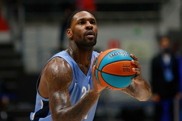 DENVER DOVEO POJAČANJE: Centar Zenita se vraća u NBA da sa Nikolom Jokićem napadne prsten!