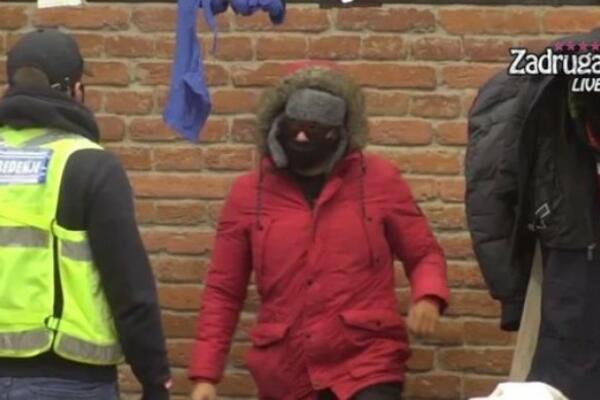 MASKIRANA MISTERIOZNA OSOBA UŠLA U ZADRUGU! Dok je u Beloj kući vladao HAOS iskoristio da upadne u hotel i KRADE