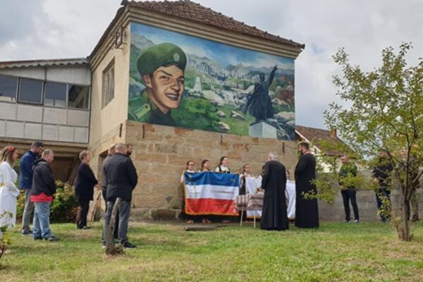DARKO, HEROJ SA KOŠARA, DOBIO MURAL U SVOM RODNOM GRADU: Život dao za SRBIJU, sećanje na NJEGA živeće VEČNO (FOTO)
