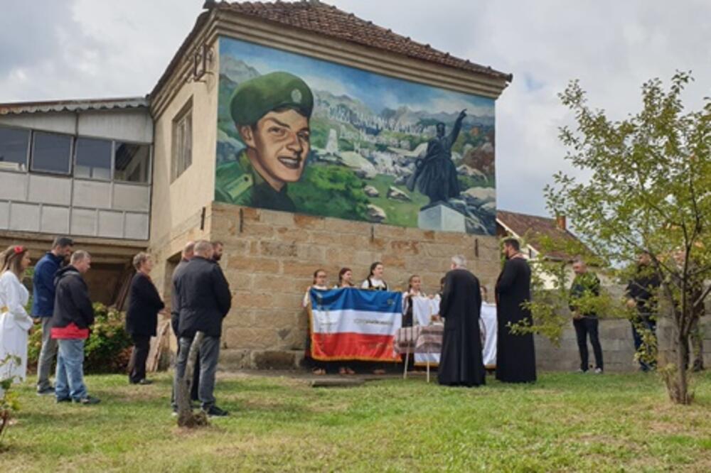 DARKO, HEROJ SA KOŠARA, DOBIO MURAL U SVOM RODNOM GRADU: Život dao za SRBIJU, sećanje na NJEGA živeće VEČNO (FOTO)