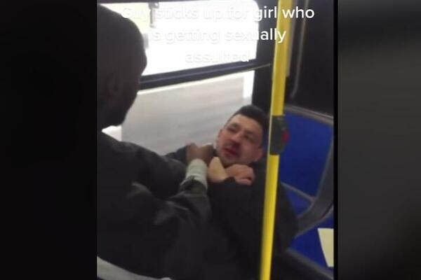 DOBIO PO NOSU ZBOG PIPKANJA DEVOJKE! Neviđena scena u autobusu završila prolivanjem krvi (VIDEO)