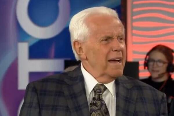 BIZARNA IZJAVA SVEŠTENIKA: "Možete mi ga oduzeti kada se ISUS POJAVI"! (VIDEO)