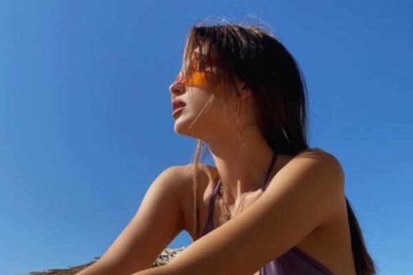 NAŠE PEVAČICE SU NAJVRELIJE! Milica pokazala telo U KRUPNOM KADRU: NAMEŠTALA KUPAĆI, A ONDA... (FOTO)