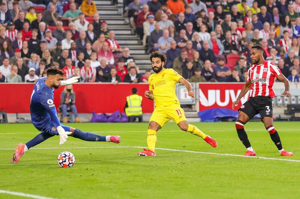 DAN IZNENAĐENJA U ENGLESKOJ: Aston Vila šokirala Mančester junajted, Brentford remizirao sa Liverpulom (FOTO)