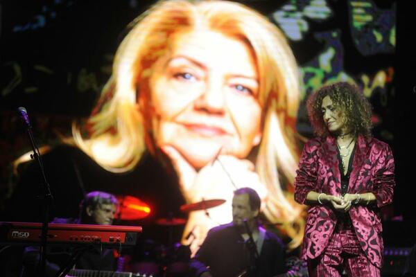 POČETAK KONCERTA POSVEĆENOG MARINI TUCAKOVIĆ ĆE VAS NAJEŽITI! Grupa Zana je za PRVU NUMERU izabrala baš ovu PESMU