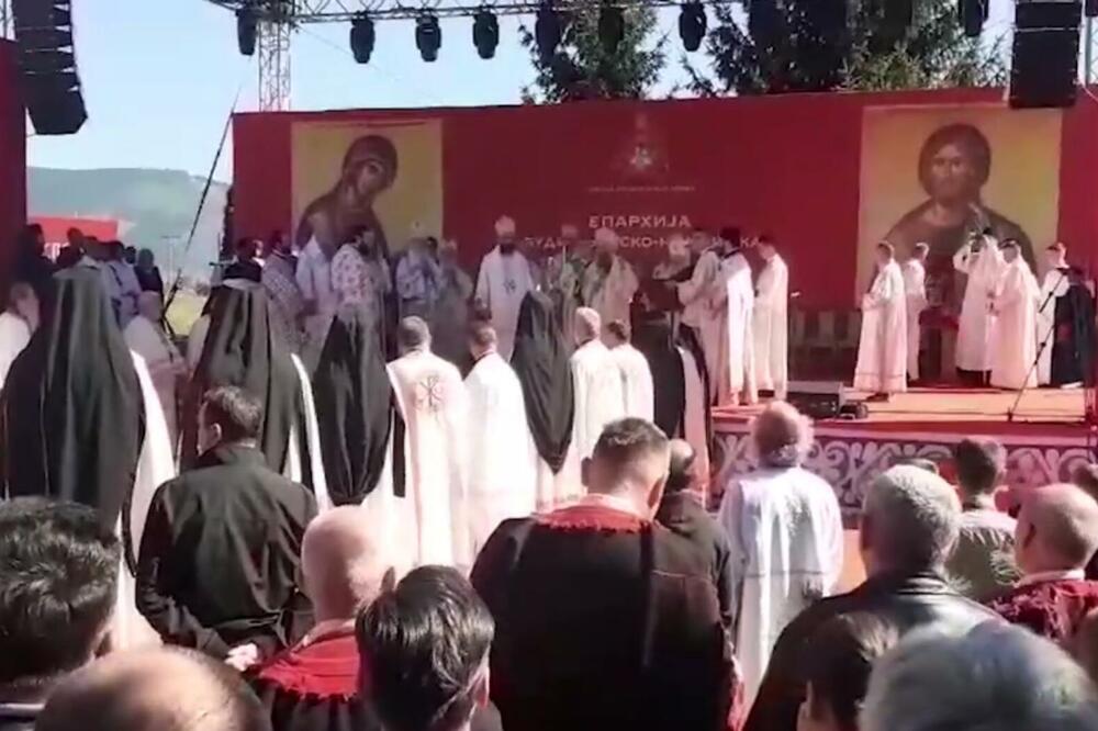 PATRIJARH SE OBRATIO U ĐURĐEVIM STUPOVIMA: Hteli bi crkvu da uvuku u svoje zemaljsko blato