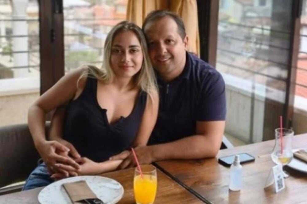 MLADU ZVEZDE GRANDA ZAPROSIO 15 GODINA STARIJI KOLEGA! Razveo se od supruge zbog nje, NOSI NJEGOVE DETE! (FOTO)