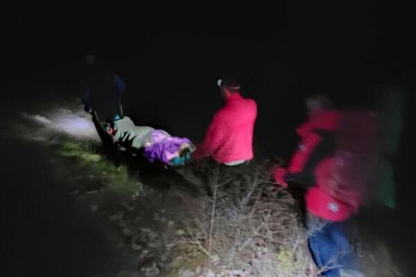 DEVOJKA PALA SA KAPELE NA RTNJU! Spasioci jedva došli do nje, evakuacija urađena u rekordnom roku