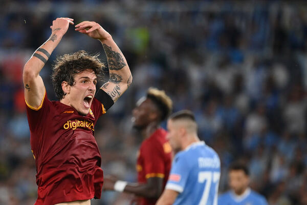 OBELEŽIO DERBI RIMA: As Rome iznudio sumnjiv penal, zamalo dao golčinu pa prostački gestikulirao Lacijalima! VIDEO