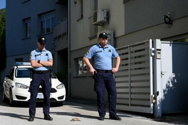 MEDICINARKA DRAŽENKA ŠOKIRALA POLICIJU: U kolima joj pronašli tovar MARIHUANE, a kada su saznali čija je majka...