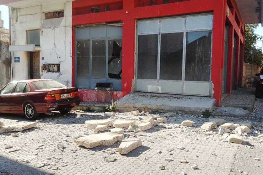 PRVI SNIMCI SA KRITA: Razoran zemljotres pogodio grčko ostrvo, teško oštećene KUĆE, cigle po ulicama! (FOTO/VIDEO)