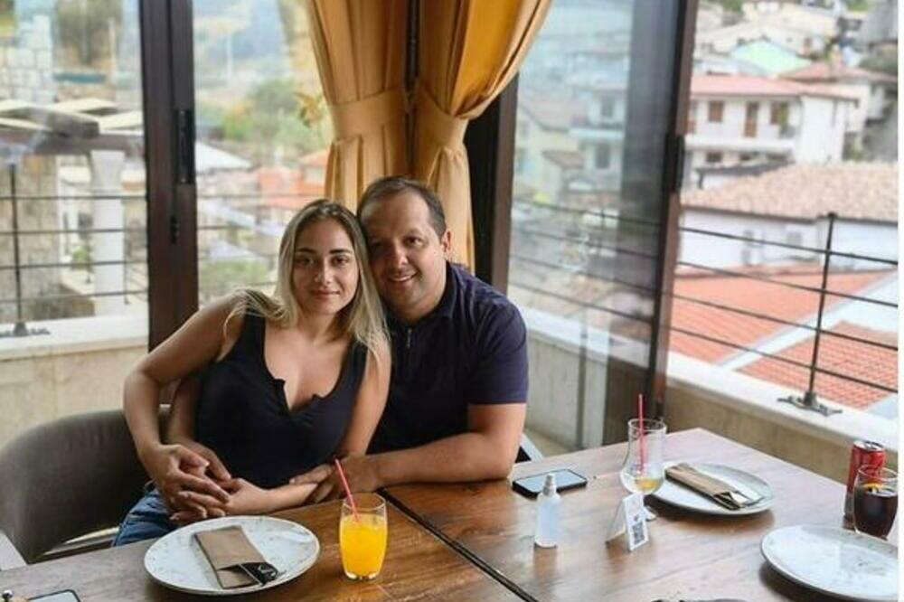 SKRIVAO JE MLAĐU ŽENU 15 GODINA SA KOJOM JE LJUBAVISAO: Nije hteo da se OTKRIJE da TO RADE,bila je pulenka Popovića