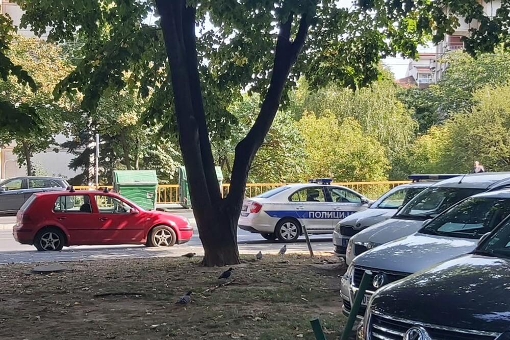 BAČENA RUČNA BOMBA U DVORIŠTE KUĆE NA VOŽDOVCU!