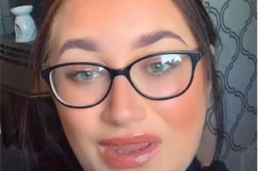 DEVOJČICA (15) SE PORODILA U KUĆI PRED RODITELJIMA:Nije znala da je TRUDNA, na podu dnevne sobe rodila dete (VIDEO)