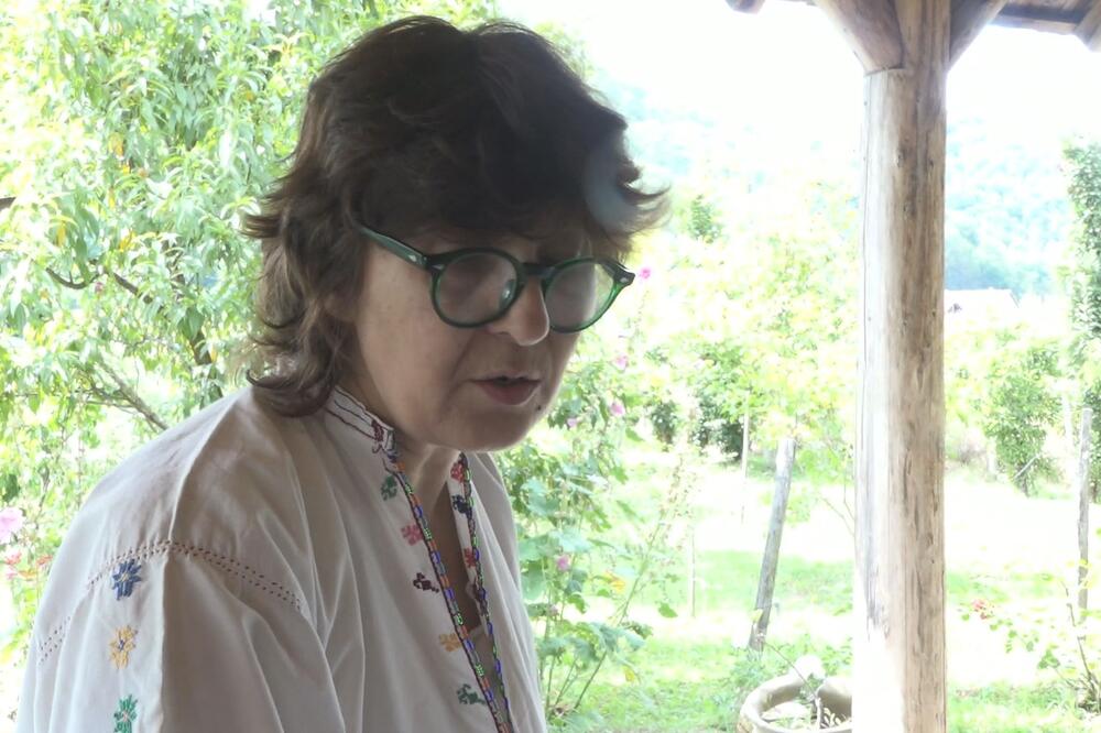 DANKA NA JEDINSTVEN NAČIN SPASAVA BRAKOVE: Vratila se iz Beograda u rodnu Guču i započela jedinstven BIZNIS (FOTO)