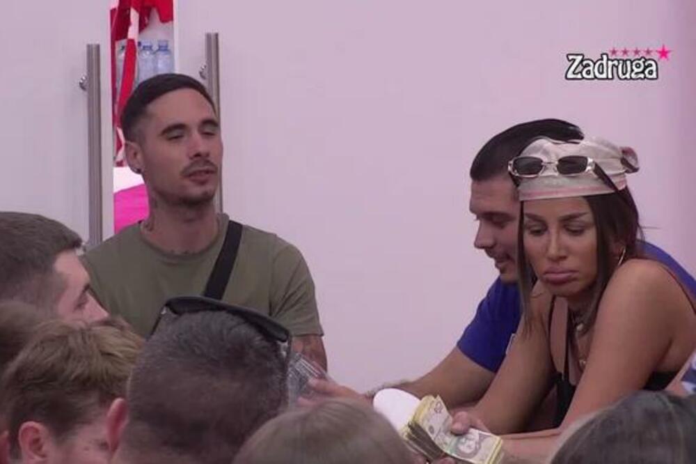 HAOS OKO PODELE BUDŽETA U BELOJ KUĆI! LEPI MIĆA USTAO I ODRŽAO LEKCIJU ZADRUGARIMA: Otkrio da je POKRADEN! (VIDEO)