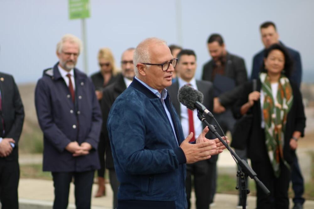 NAŠA SLOBODA JE SKUPO PLAĆENA I MORAMO JE LJUBOMORNO ČUVATI: Vesić odao počast stradalim rodoljubima