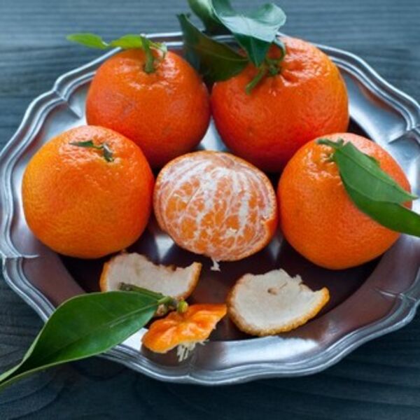 DVA TRIKA ZA NAJBRŽE LJUŠTENJE MANDARINA! Ruke neće biti lepljive, a treba vam samo 1 stvar