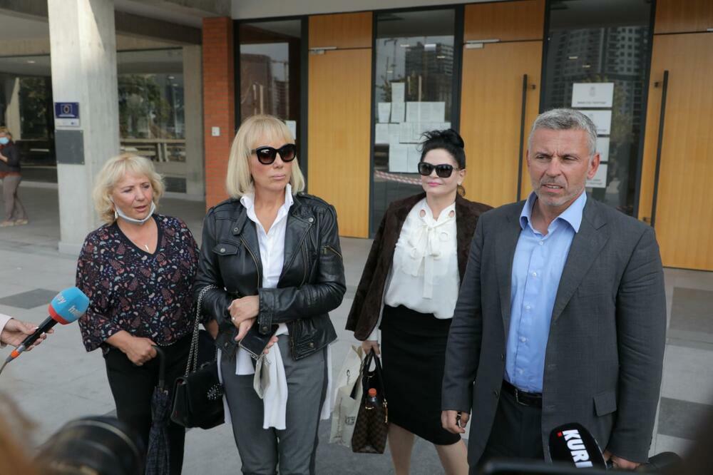 LJUBAVNICA I LEPA BRENA PROTIV MIROSLAVA ILIĆA! Oči u oči, bilo je i DOBACIVANJA: Pevačica nije štedela kolegu!