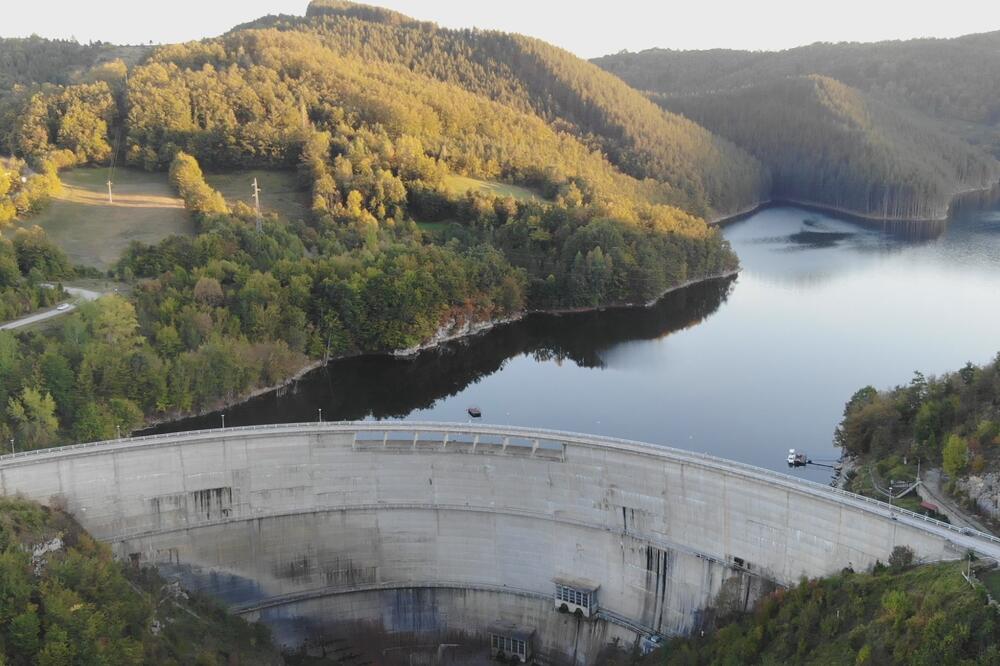 ZELENE ALGE SE POJAVILE NA JEZERU VRUTCI SA KOG SE ČITAV SRPSKI GRAD SNABDEVA VODOM: Građani uplašeni za kvalitet