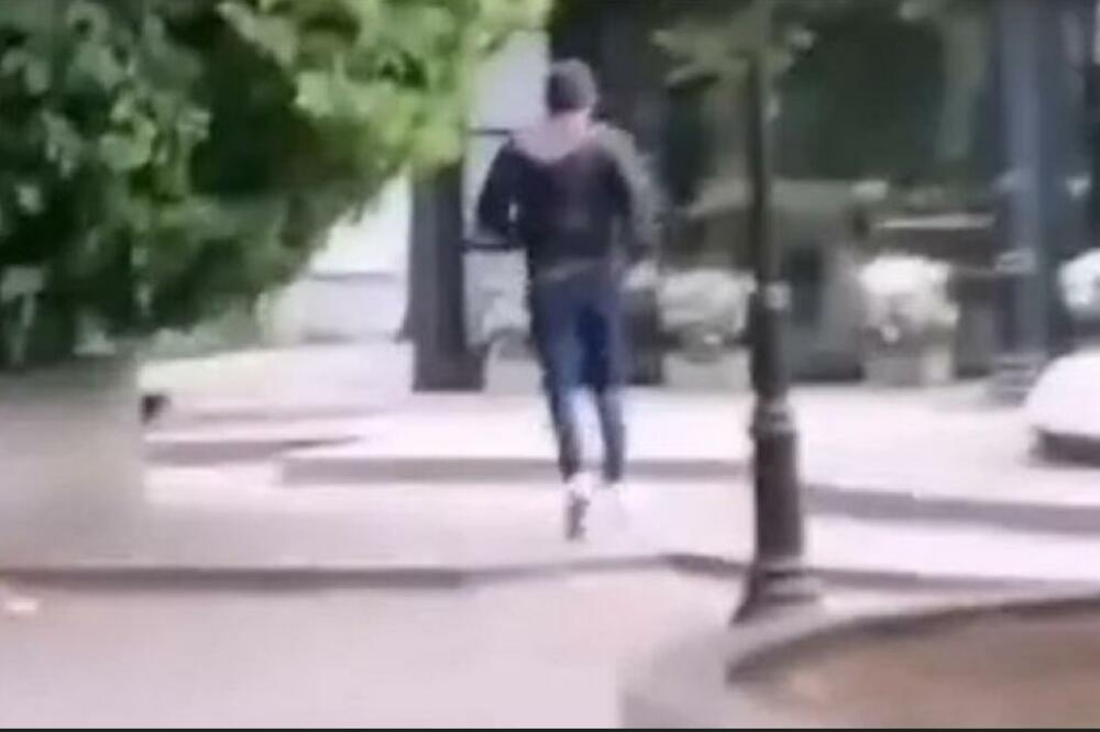 SNIMLJEN MANIJAK KOJI SPOPADA BEOGRAĐANKE! Uhvaćen kako beži iz linije 17