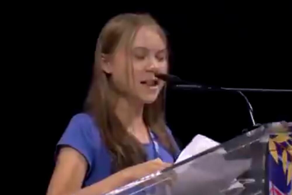 ČEMU ONI TO APLAUDIRAJU?! Greta kaže "BLA, BLA", a publika UPADNE U TRANS! (VIDEO)