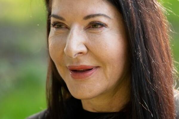 ZDANJE MARINE ABRAMOVIĆ IMA POSEBNU ENERGIJU: Moćna simbolika sakrivena iza CRNIH zidina, iz vazduha ima OBLIK...!