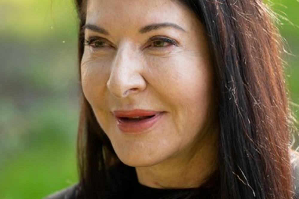 ZDANJE MARINE ABRAMOVIĆ IMA POSEBNU ENERGIJU: Moćna simbolika sakrivena iza CRNIH zidina, iz vazduha ima OBLIK...!