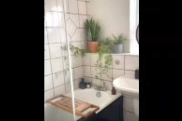 RENOVIRALA KUPATILO ZA SAMO 8.000 DINARA: Pogledajte kakva razlika, preporodila ga je! (VIDEO)